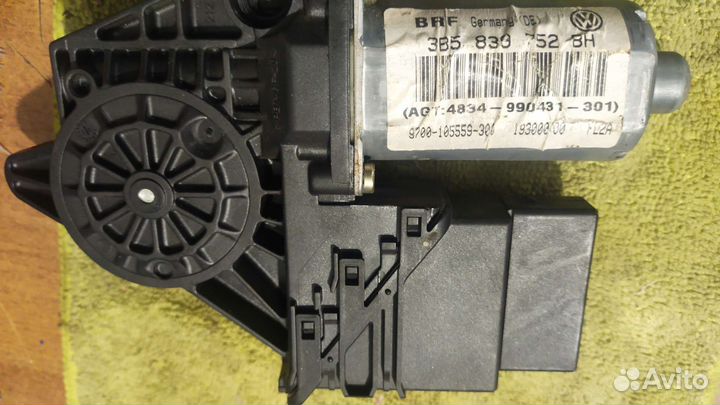 Моторчик стеклоподъемника задний правый Ауди Фольц