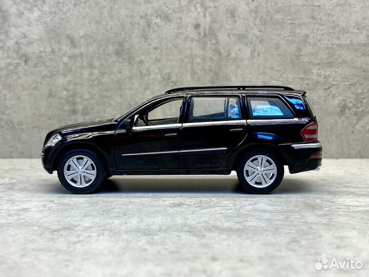 Коллекционнная модель Mercedes-Benz GL500 1:43