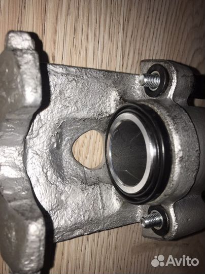 Продам суппорт передний правый golf2/3 vento