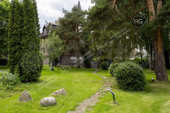 Коттедж 311 м² на участке 35 сот.