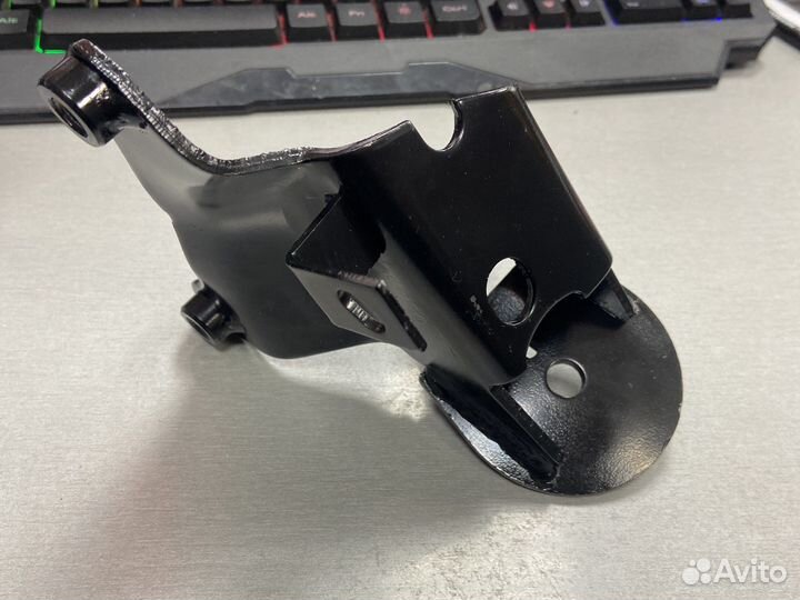 Кронштейн опоры двигателя vw golf 2 jetta 2