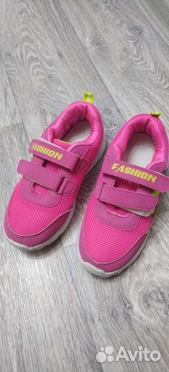 Кроссовки для девочки
