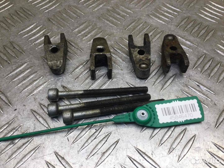 Скоба (кронштейн) крепления форсунки Mercedes C-kl