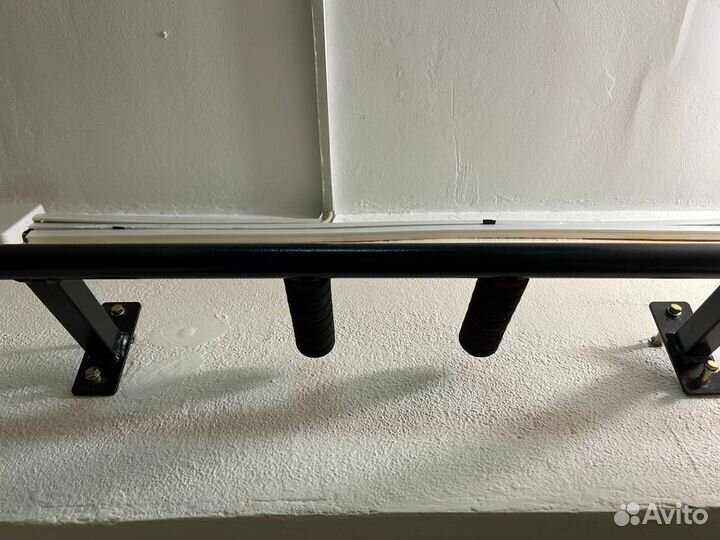 Турник настенный