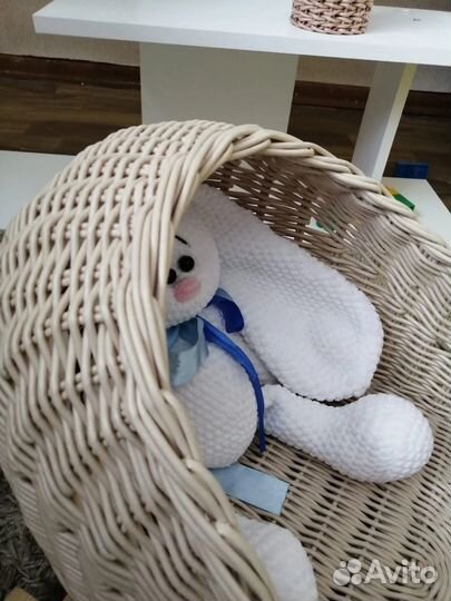 Коляска из бумажной лозы