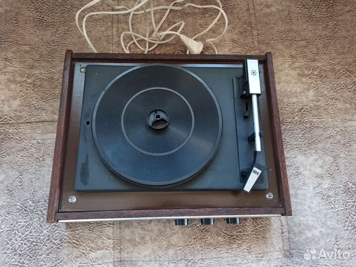 Виниловый проигрыватель
