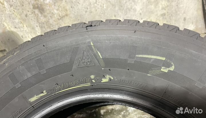 Bridgestone Blizzak W810 215/70 R15C