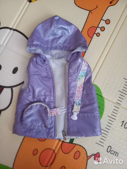 Жилет, джинсы и кофточка