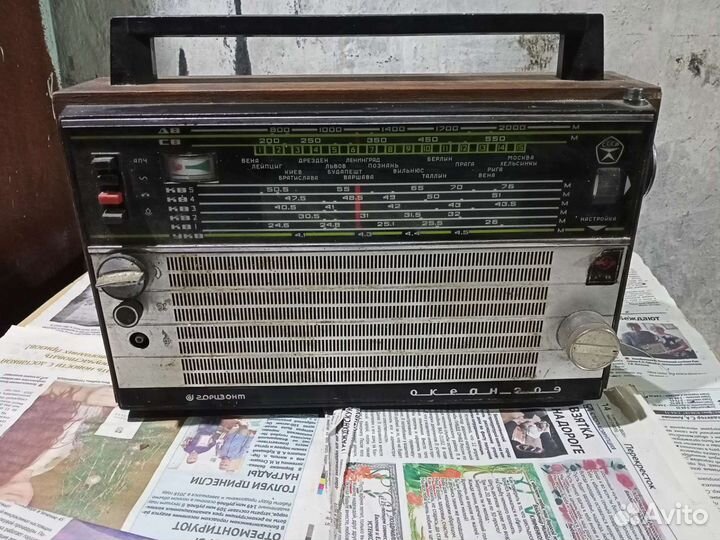 Радиоприемник СССР океан 209
