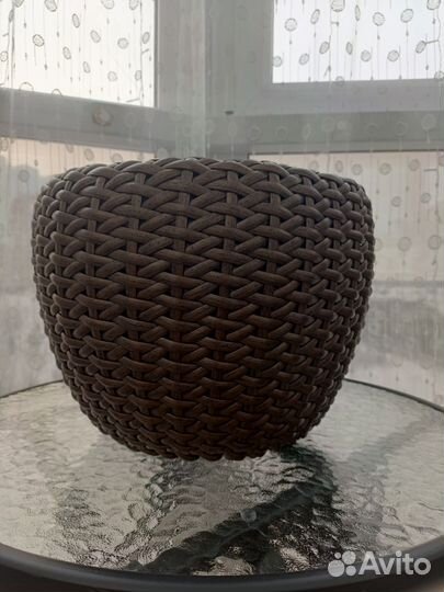 Кашпо для цветов из искусственного ротанга