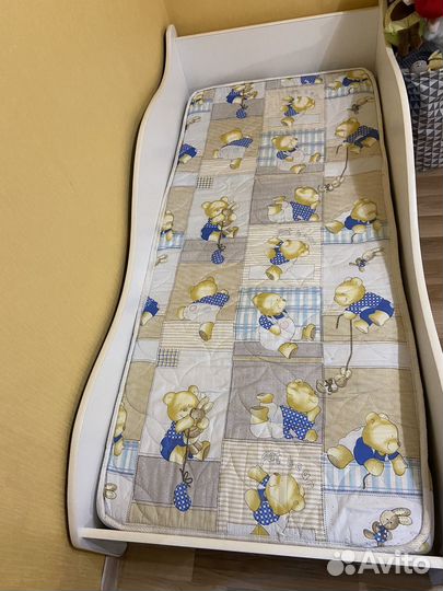 Детская кровать машинка