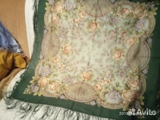 Платок с шелковой кистью павловопасадский