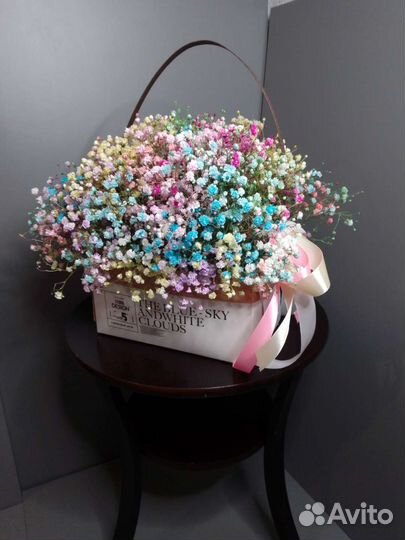 Композиция цветов из гипсофилы