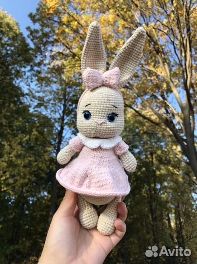 Зайчик вязаный. Амигуруми. Ручная работа
