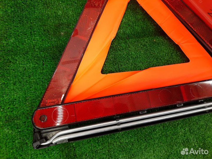 Знак аварийной остановки Volkswagen Passat B7 1.4