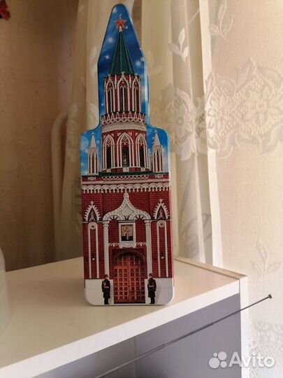 Жестяная коробка, длина 30 см, ширина 9 см