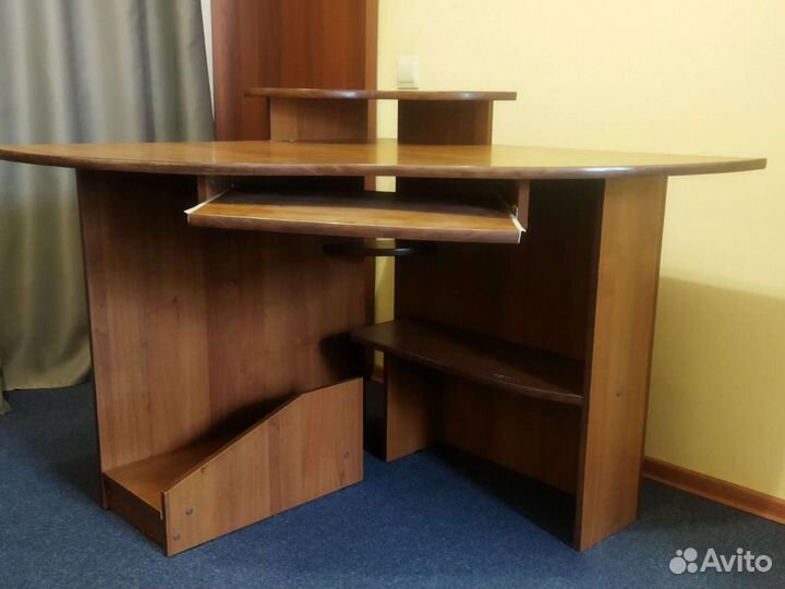 Компьютерный стол