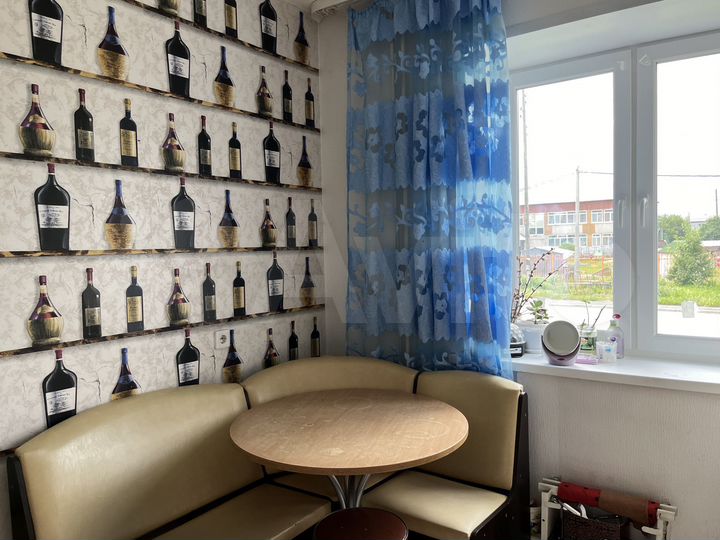 2-к. квартира, 49 м², 1/3 эт.