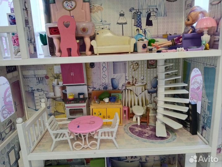 Кукольный домик с мебелью