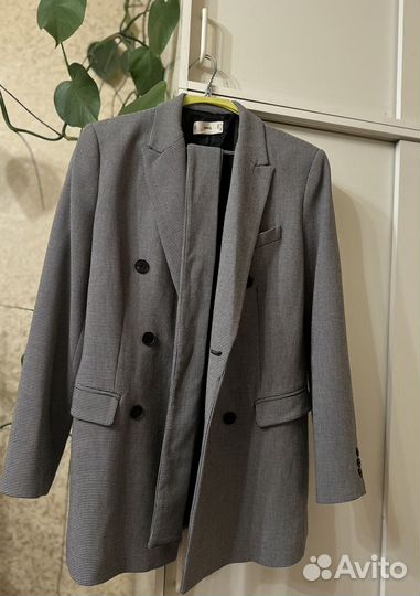 Продам двубортный пиджак Mango