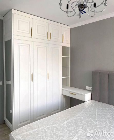 Встроенный распашной шкаф