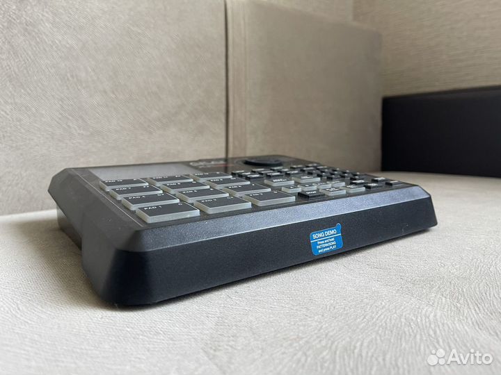 Akai professional xr20 beat production center