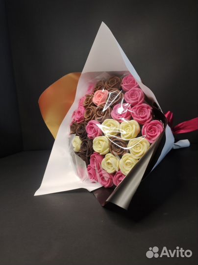 Букет - 37 Роз Разного Вида Бельгийского Шоколада