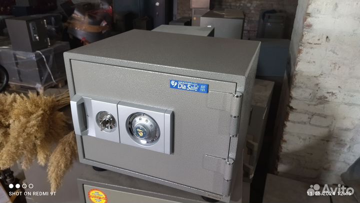Сейф новый - бесплатная доставка