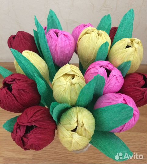 Тюльпаны к 8 марта (с конфетами)