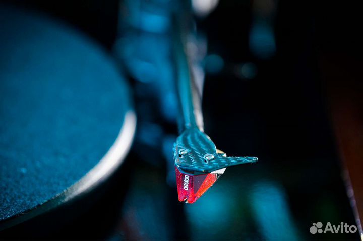 Виниловый проигрыватель project debut carbon