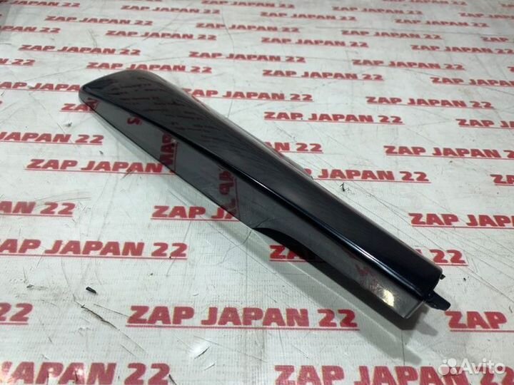 Крышка рейлинга передняя правая Toyota Highlander