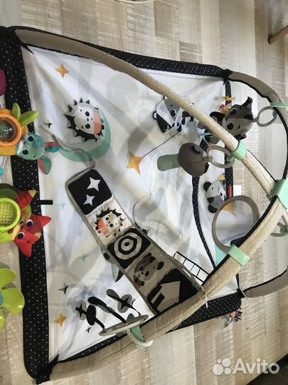 Пакетом Фирменные коврик дуга и игрушки