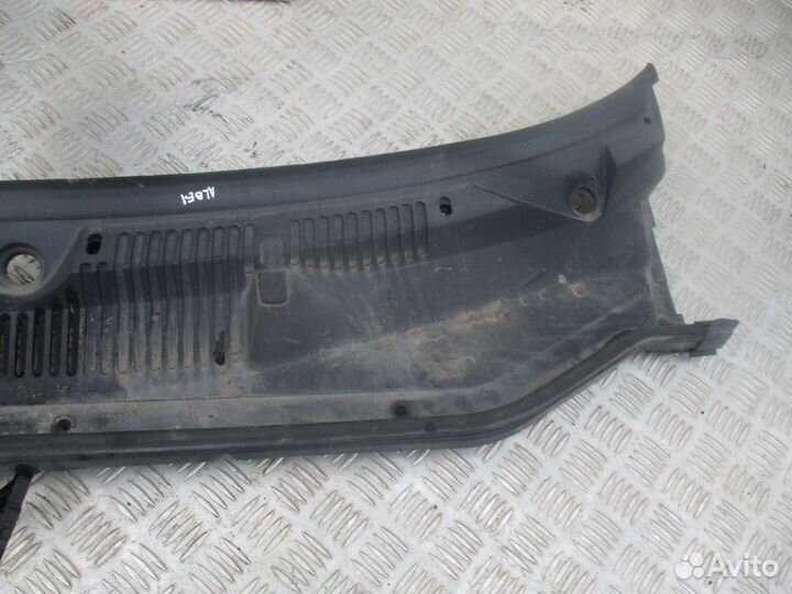 Решетка стеклоочистителя Fiat Albea 2007 год
