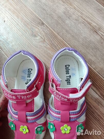 Сандали для девочки новые