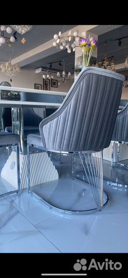 Стол и стулья