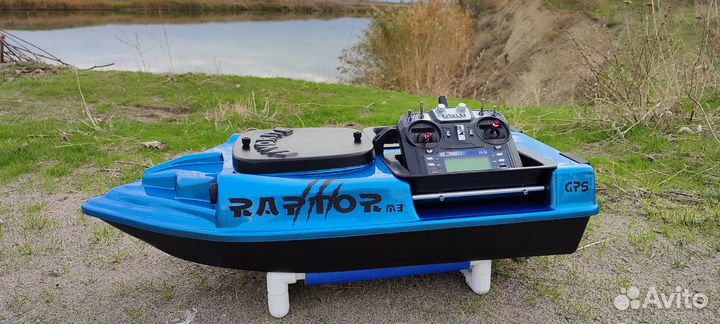 Прикормочный кораблик с GPS