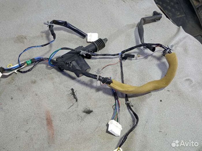 Проводка двери багажника Nissan Liberty I (1998—2004) 47900