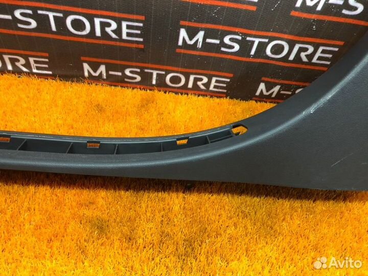 Накладка на порог салона правая Volkswagen Touareg