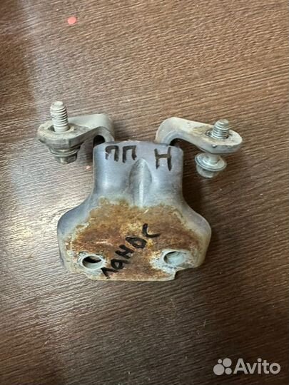 Петля двери передняя правая Chevrolet Lanos 1.5