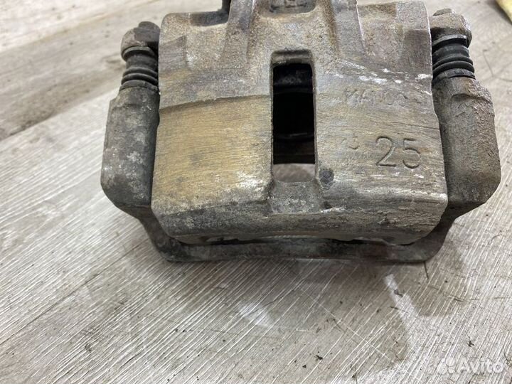 Суппорт тормозной передний правый Hyundai Elantra