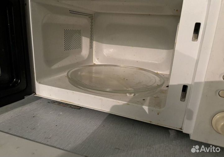 Микроволновая печь в рабочем состоянии