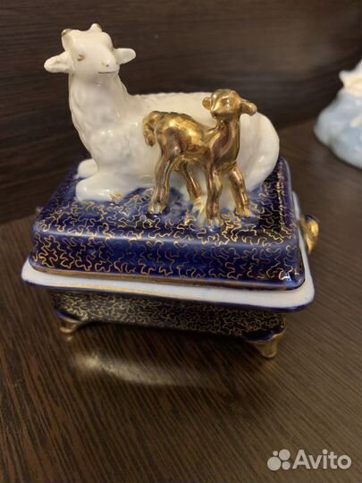 Фарфоровая шкатулка СССР 1956 год Дулево