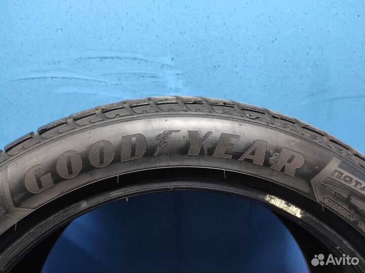 Goodyear UltraGrip 8 245/45 R18 100V