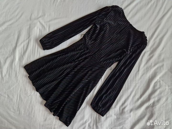 Черное бархатное платье