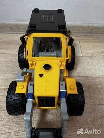 Игрушка трактор