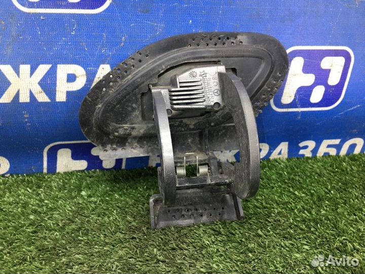 Крышка омывателя фары передняя правая Mercedes