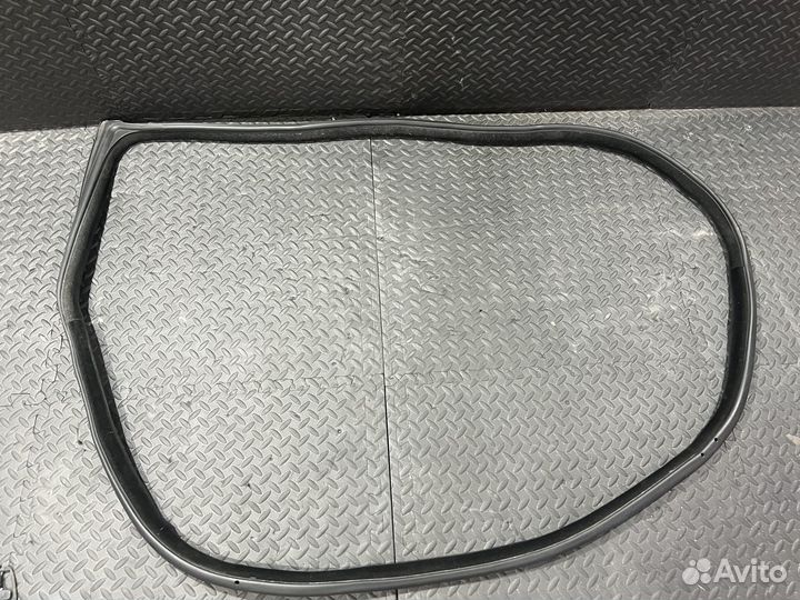 Уплотнитель правой двери BMW F32
