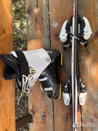 Горные лыжи и ботинки