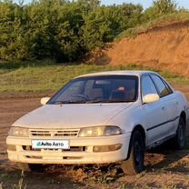 Toyota Carina 1.5 AT, 1995, битый, 300 000 км, с пробегом, цена 180 000 руб.