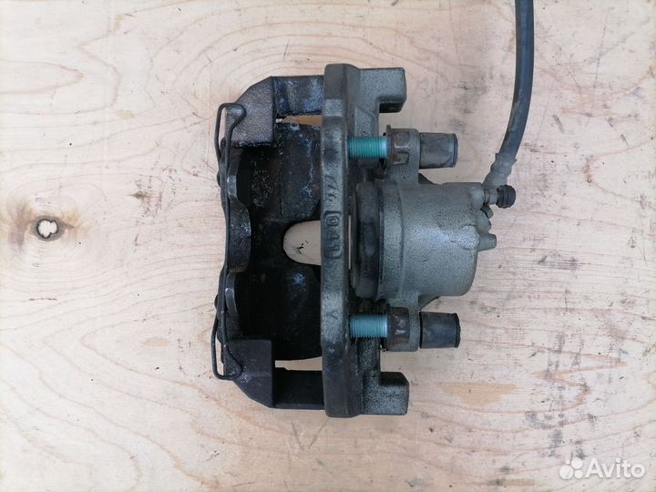 Передний тормозной суппорт Мазда 3